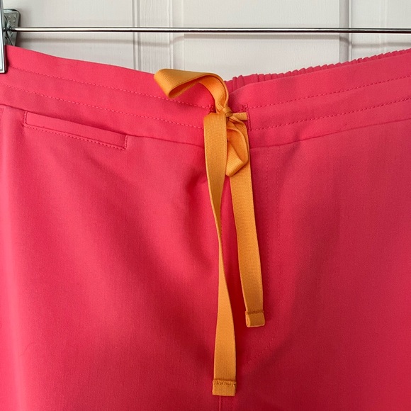 FIGS Limited Edition Yola Skinny Scrub Pants in Neon Pink. Size Small/Tall - Picture 4 of 7